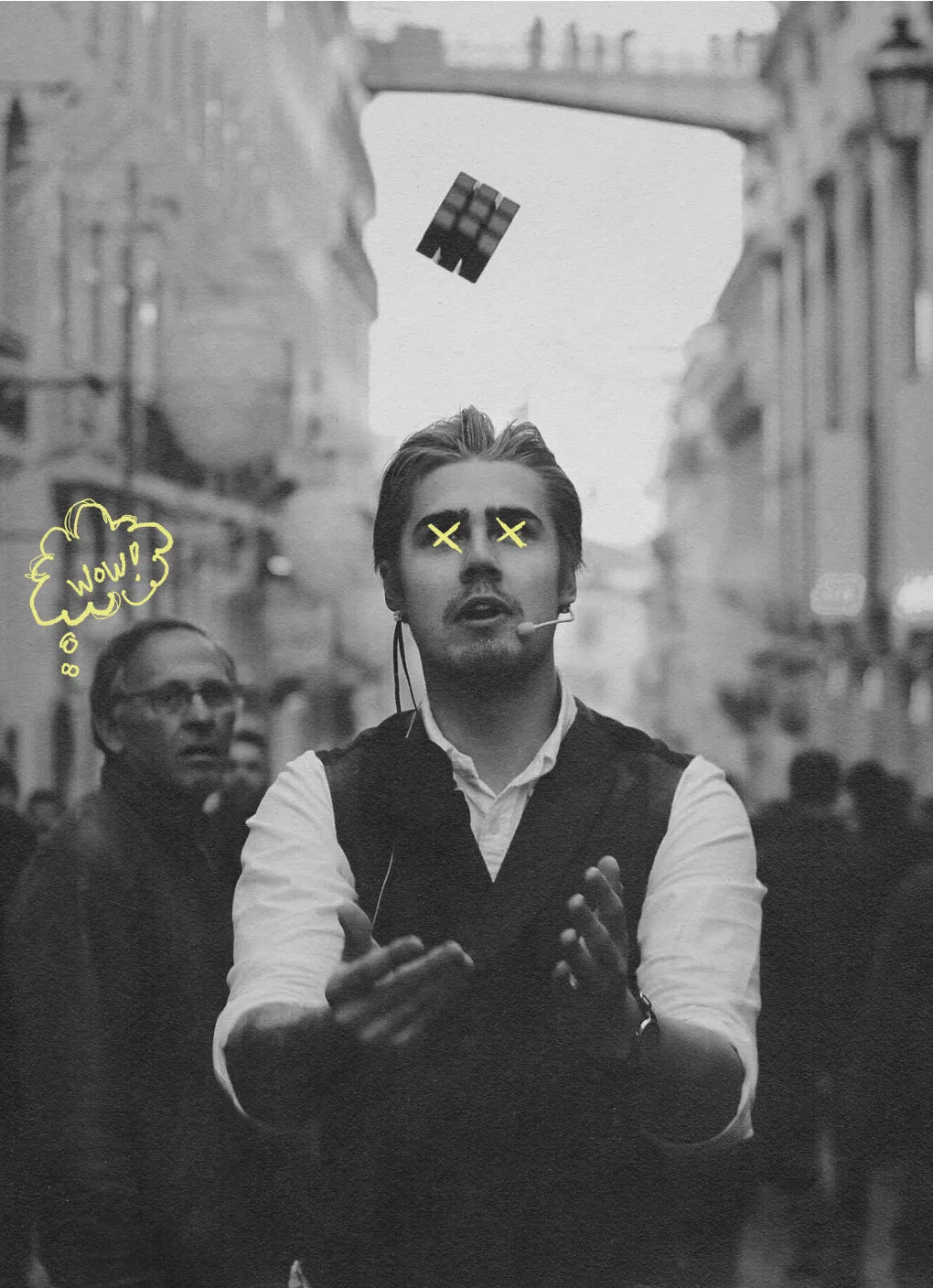 Rasmus Gullbo löser en rubiks kub genom att kasta upp den i luften